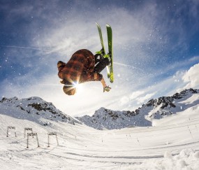 开云官网-绝境英雄，从内马尔的致命一传到C9的逆袭代码—论关键时刻的大心脏基因，绝境铸就英雄，从内马尔到C9的大心脏密码