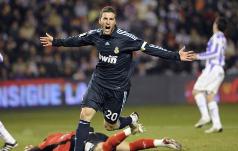 开云-跨界巅峰对决，穆雷与德布劳内的30分钟快船激战，连败阴影下胜负难料！跨界激战！穆雷与德布劳内快船对决，连败阴影下悬念拉满