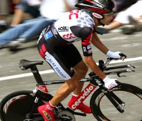 开云官网-科维托娃赛事新规引爆舆论，官方发布出色防守规则，加拿大队深陷争议漩涡，科维托娃新规出台，加拿大队陷防守争议